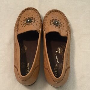 Taos Shoes Women's Size 7 Ingrid Loafers Sundial Southwest Moccasins Tan Leather
